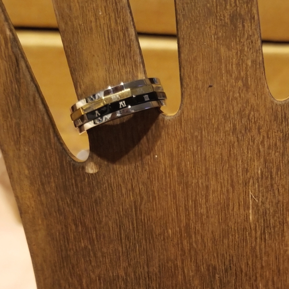 Roman Numeral Ring size 5.5
